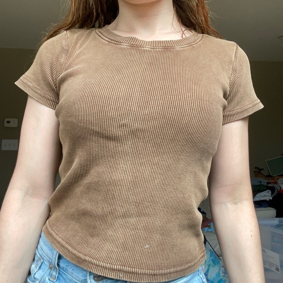 Forever 21 brown cropped tee - Picture 2 of 5